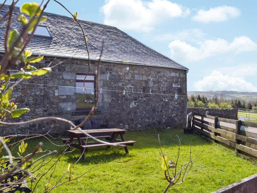 Exterior | Old Barn Cottage - Cow Boy Holidays, Glasgow