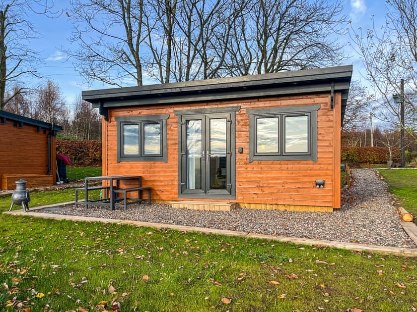 Exterior | Bumblebee Cabin - Redroofs Retreats, Forfar