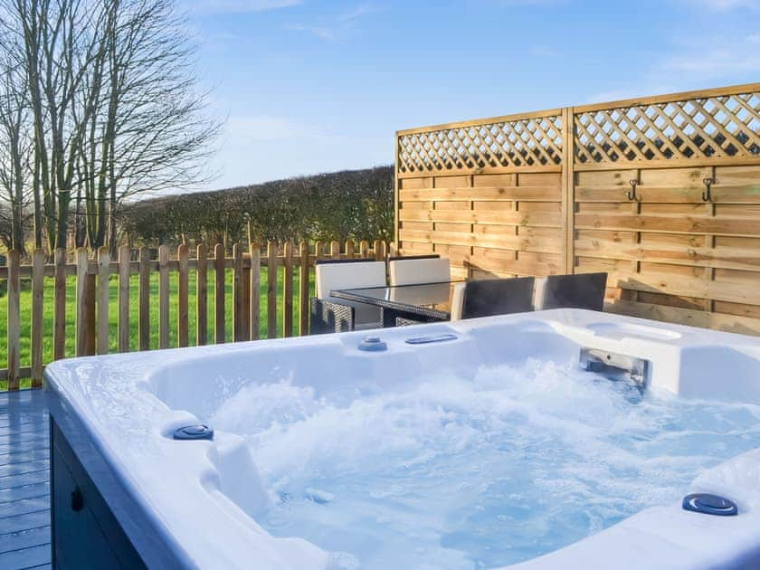 Hot tub | Beech - Graffitoe Farm Holidays, Hunmanby