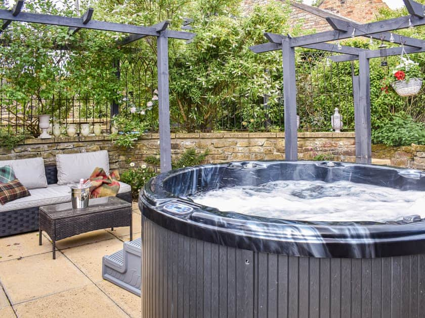 Hot tub | Hadrians Garden Cottage - Hadrian&rsquo;s Garden, Haltwhistle, near Hexham