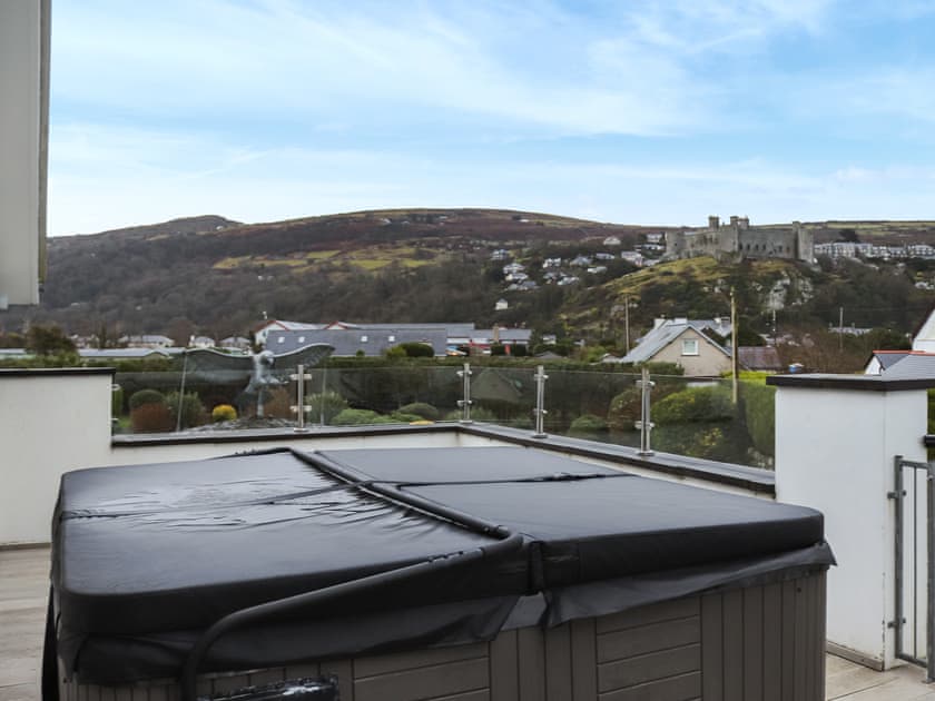 Hot tub | Hafod Y Morfa - Salop Caravans, Harlech