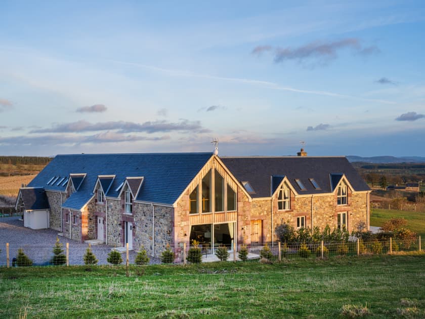 Exterior | Lapwing Cottage - Logiealmond Estate, Logiealmond, near Crieff