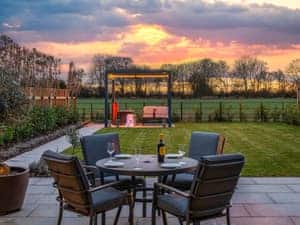 Outdoor | Wiggles Cottage - Wiggles and Piggles, Wimbish