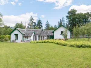 Exterior | Grace&rsquo;s Cottage - Invertrossachs Estate Cottages, Invertrossachs, near Callander