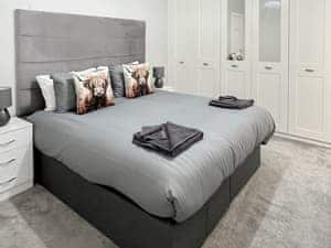Double bedroom | Cambusmoon Apartment, Gartocharn, near Alexandra