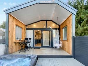 Exterior | Stargazer, Annan