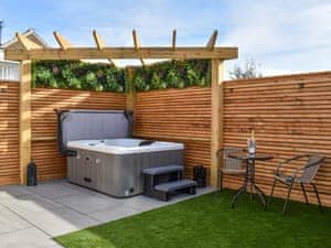 Hot tub | Mount Crescent, Bridlington