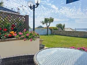 Sitting-out-area | Polgew Studio - Polgew Suites, Marazion