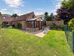 Exterior | Holly Cottage - The Chestnuts, Burgh Le Marsh