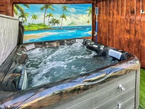Hot tub | Struan House, Blairgowrie