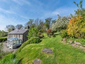 Exterior | West Llwyn - Llwyn Holiday Cottages, Rhydowen
