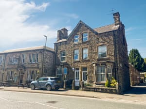 Drop off only on wide foot path | Sherwood House Apartment 3, Bakewell