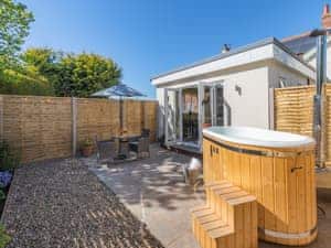 Outdoor area | Peacock Lodge, Thurlton