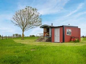 Exterior | Shepherds Hut - Rectory Farm, Northampton