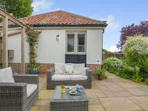 Sitting-out-area | Gosling Barn, Bergh Apton, near Brundall