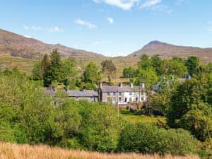 Setting | Edward Terrace Cottage, Rhyd Ddu, near Beddgelert