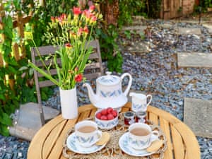 Tea in the garden | Pam&rsquo;s Cottage, Cheltenham