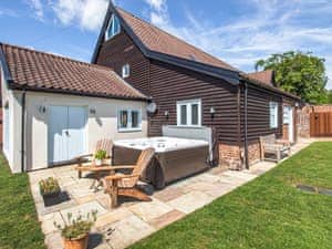 Hot tub | Granary Barn, Tacolneston