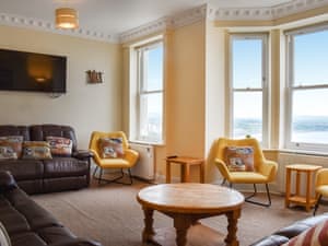 Living area | Denelea - Denelea Apartments, Scarborough