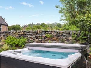 Hot tub | Talybont, Penmachno, near Betws-Y-Coed