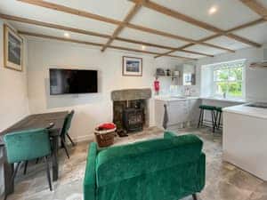 Kitchen/diner | Landberrick Farm Bothy, Whauphill