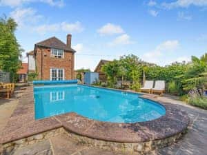 Swimming pool | Swallow - Woodsell Farm, Faversham