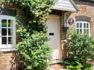 Exterior | Barn Owl Cottage, Offchurch, near Leamington Spa