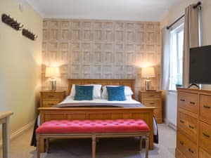 Double bedroom | The Coach House Flat 1 - The Coach House, Tetsworth, near Oxford