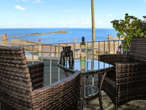 Sitting-out-area | Harbour Road, Gardenstown, near Banff