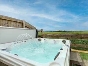 Jacuzzi | Wolds View, Lincoln