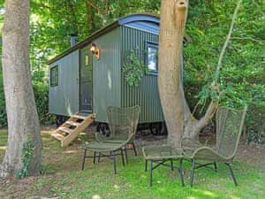 Exterior | Rose Hut Hideaway - Rose Escapes, Banstead