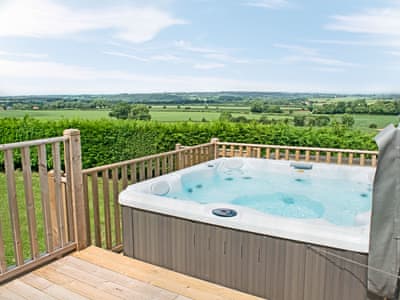 Hot tub | Primrose Cottage - Low Penhowe, Burythorpe, near Malton