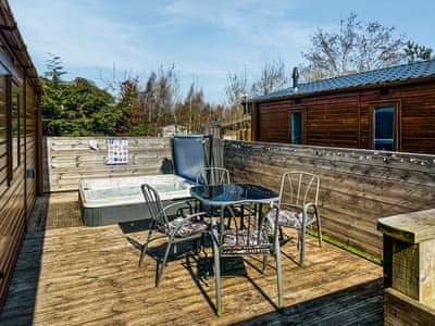 Jacuzzi | Dorado - Felmoor Cabin Escapes, Morpeth