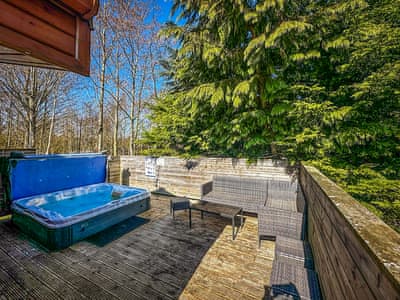 Jacuzzi | Phoenix - Felmoor Cabin Escapes, Morpeth