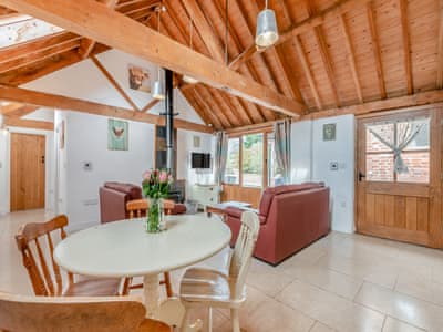 Open plan living space | The Parlour - Milton End Farm Barns, Arlingham, near Frampton-on-Severn
