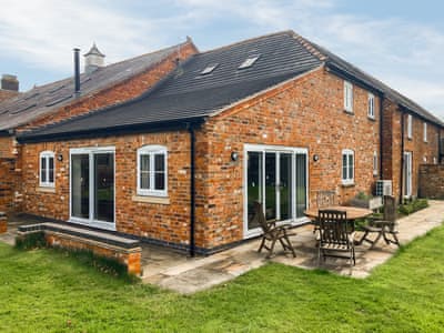 Sitting-out-area | Holly Tree Barn - Brook House Farm, Minshull Vernon, near Nantwich