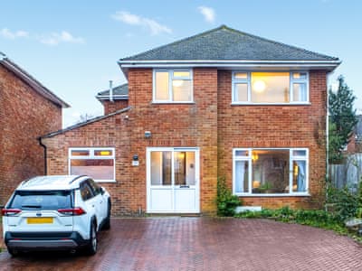 Exterior | Everest House, Salisbury, near Dorset