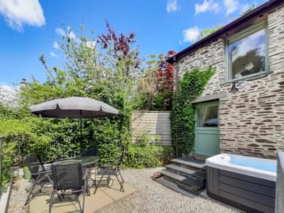 Hot tub | Ladyvale Barn, Cardinham, near Bodmin