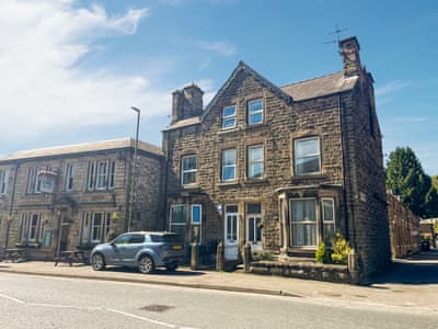 Drop off only on wide foot path | Sherwood House Apartment 3, Bakewell