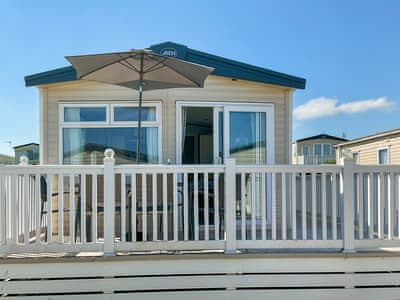 Exterior | Seaside Jollys, Blue Anchor