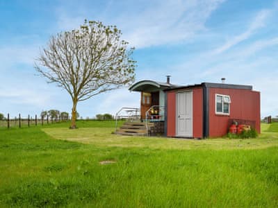 Exterior | Shepherds Hut - Rectory Farm, Northampton