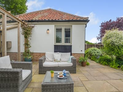 Sitting-out-area | Gosling Barn, Bergh Apton