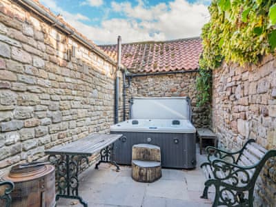 Hot tub | Tavern Cottage - Tavern Cottages, Newsham, near Richmond