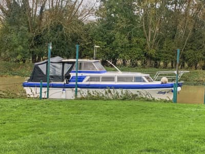 Exterior | Lady V, Barton