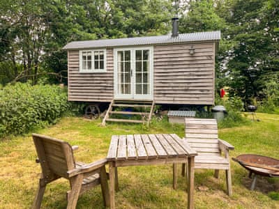 Exterior | Shepherds Hut - Moat Farm Glamping, Shadowhurst, near Ashford