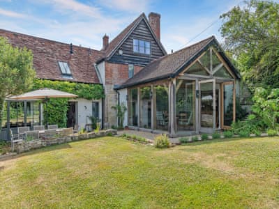 Exterior | Kings Cottage South - Kings Cottages Holidays, Salisbury