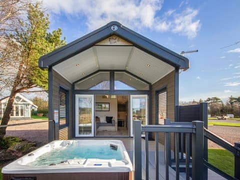 Exterior | Escape Pod, Annan