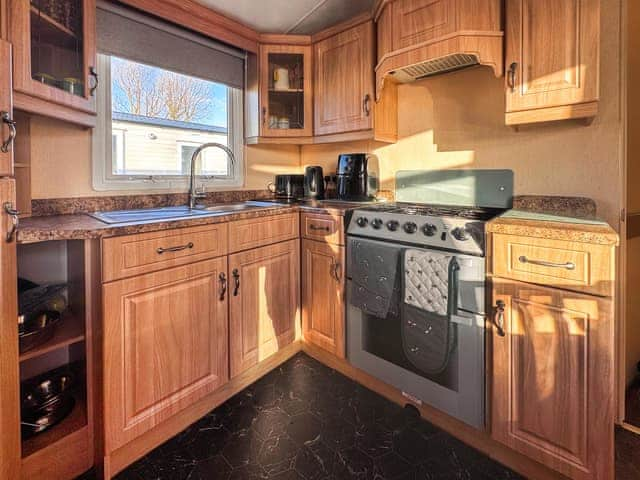 Kitchen | Bee Lodge - SLV Estates, Heacham