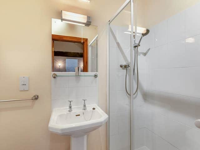 Bathroom | Engine House - Dickinson Place Holiday Cottages, Allonby