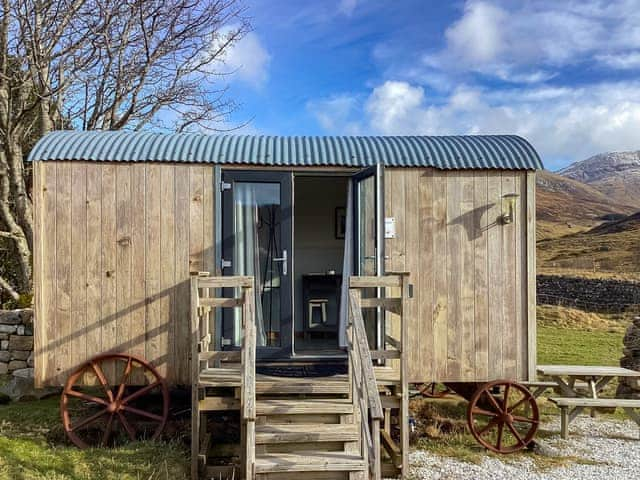 Exterior | Inchnadamph Lodge properties - Shepherds Hut - Inchnadamph Lodge Properties, Inchnadamph